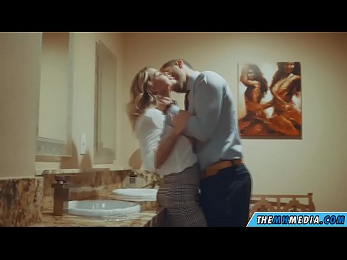 ❤️ Kapag ang isang busty blonde seduces sa isang pampublikong banyo ❤❌ super sex sa tl.sexafinkarasskaz.ru ☑